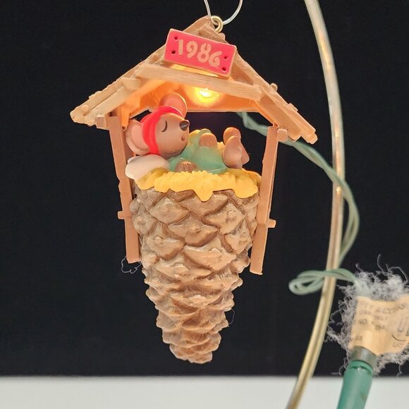 Hallmark 1986 Lighted Ornament Chris Mouse Dreams Pinecone Shape - Picture 4 of 6